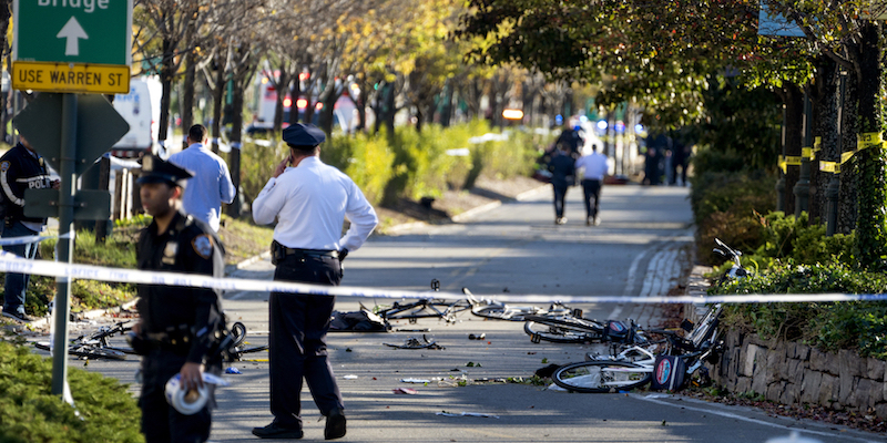 Biciclette sulla pista ciclabile - New York, 31 ottobre 2017
(AP Photo/Craig Ruttle)