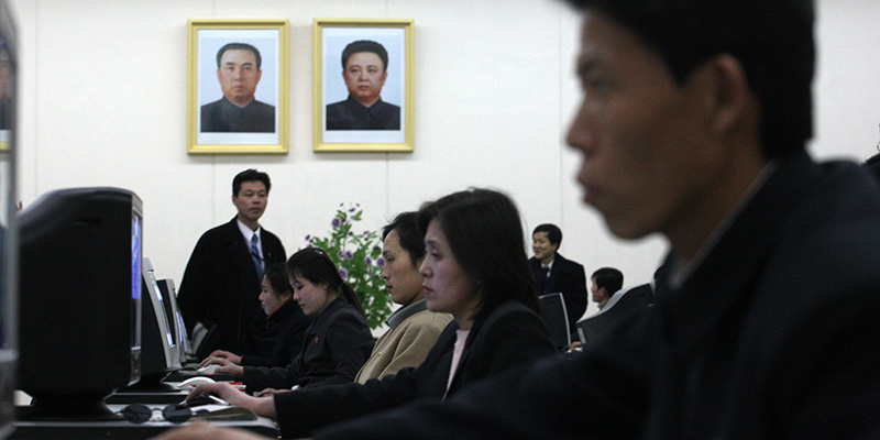 Computer per l'accesso a parte di Internet in una biblioteca di Pyongyang,
 Corea del Nord (AP Photo/David Guttenfelder)