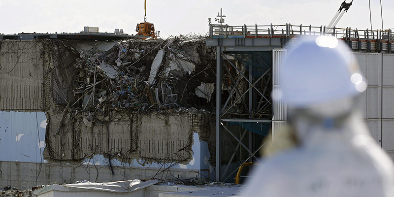 L'impianto nucleare di Fukushima Daiichi danneggiato dall'esplosione che si verificò poco dopo lo tsunami del 2011 (EPA/TORU HANAI / POOL)