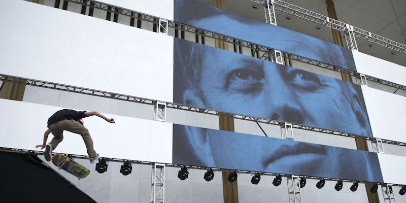 Un'immagine dell'ex presidente John Fitzgerald Kennedy al Kennedy Center for the Performing Arts di Washington, il 26 maggio 2017 (ANDREW CABALLERO-REYNOLDS/AFP/Getty Images)
