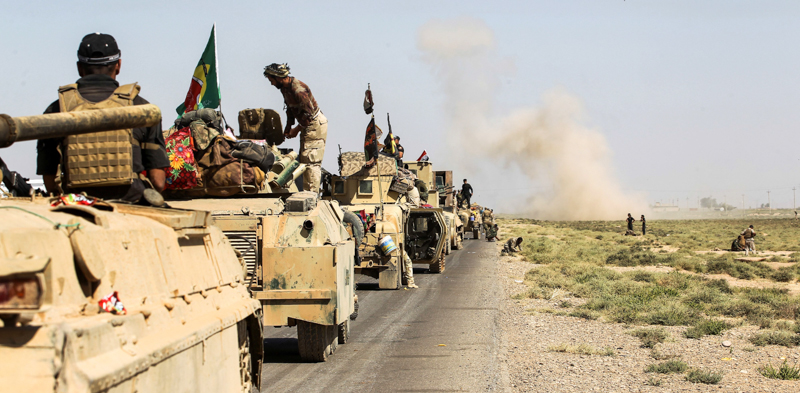 Veicoli dell'esercito iracheno nei pressi di Kirkuk, il 6 ottobre. (AHMAD AL-RUBAYE/AFP/Getty Images)