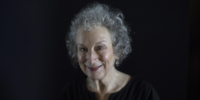 L'unica donna tra i favoriti per il premio Nobel per la letteratura di quest'anno, secondo le società di scommesse, è Margaret Atwood, l'autrice di "Il racconto dell'ancella", qui fotografata il 13 settembre 2017 (AP/THE CANADIAN PRESS/Chris Young)