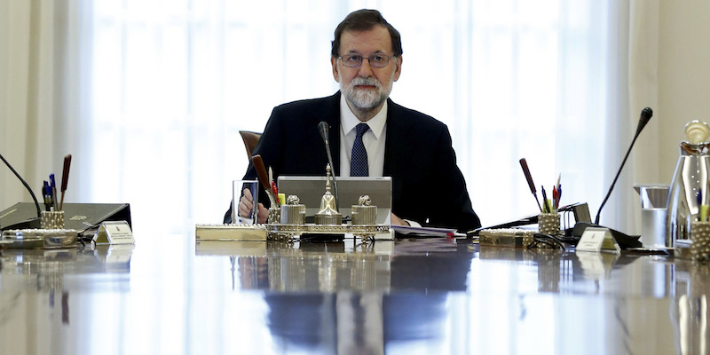 Il primo ministro spagnolo Mariano Rajoy durante il Consiglio dei ministri a palazzo Moncloa, il 21 ottobre 2017, a Madrid (JUAN CARLOS HIDALGO/AFP/Getty Images)