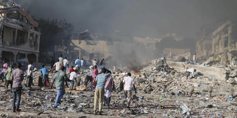 A Mogadiscio ci sono almeno 30 morti per due autobombe