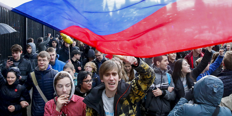 Una manifestazione non autorizzata contro il governo russo a Mosca, il 7 ottobre 2017 (MAXIM ZMEYEV/AFP/Getty Images)