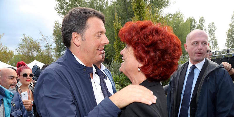 Il segretario del PD Matteo Renzi e la ministra all'Istruzione Valeria Fedeli, 24 settembre 2017 a Imola
(ANSA/MARCO ISOLA)