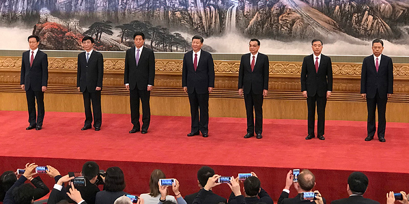 Da sinistra: Han Zheng, Wang Huning, Li Zhanshu, Xi Jinping, Li Keqiang, Wang Yang e Zhao Leji (AP Photo/Ng Han Guan)

