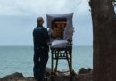 Due infermieri australiani hanno portato una paziente terminale a vedere l'Oceano