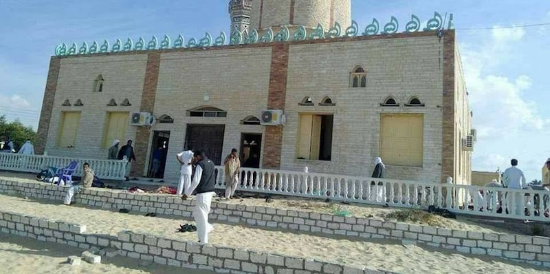 La moschea colpita in una fotografia scattata prima dell'attentato (EPA/ANSA)