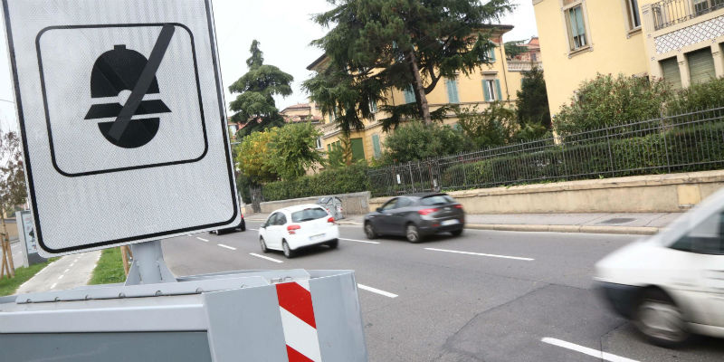 Perché in Italia gli autovelox sono segnalati? - Il Post