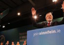 Gerry Adams, storico leader della sinistra irlandese, lascerà la presidenza del partito Sinn Féin