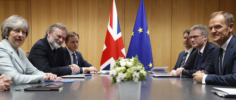 Theresa May e Donald Tusk durante un incontro bilaterale su Brexit
(CHRISTIAN HARTMANN/AFP/Getty Images)