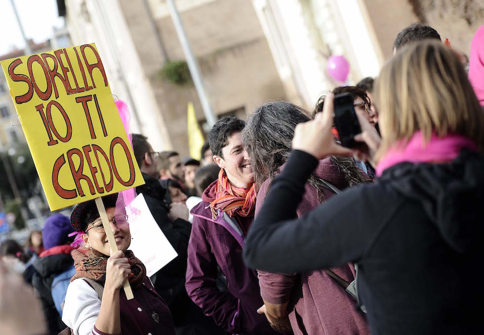 Le foto della manifestazione contro la violenza sulle donne a Roma