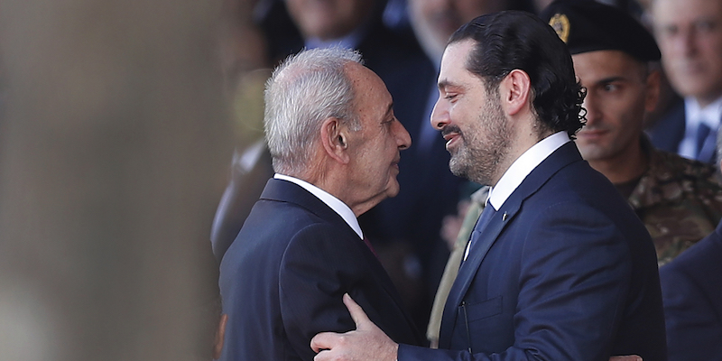 Lo speaker del Parlamento libanese Nabih Berri, a sinistra, e il primo ministro Saad Hariri (AP Photo/Hussein Malla)