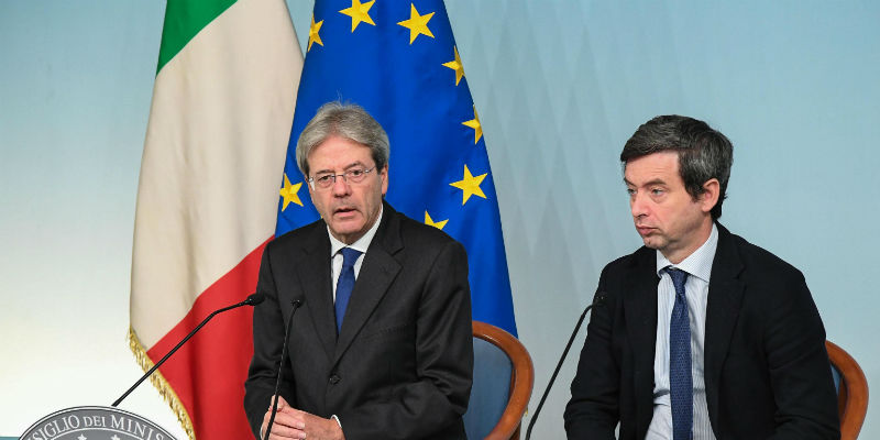 Andrea Orlando e Paolo Gentiloni alla conferenza stampa per spiegare la riforma delle intercettazioni, Palazzo Chigi, 2 novembre 2017 (ANSA/ALESSANDRO DI MEO)