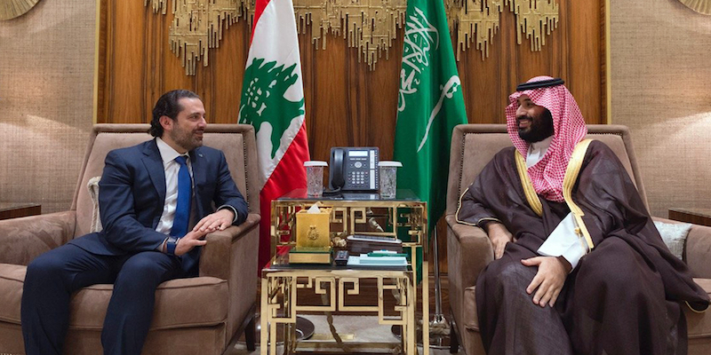 Il principe saudita Mohammed bin Salman e il primo ministro libanese Saad Hariri a Riyad, in Arabia Saudita (Dalati Nohra via AP, File)