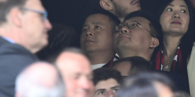 Il proprietario del Milan Yonghong Li a San Siro lo scorso aprile (MIGUEL MEDINA/AFP/Getty Images)