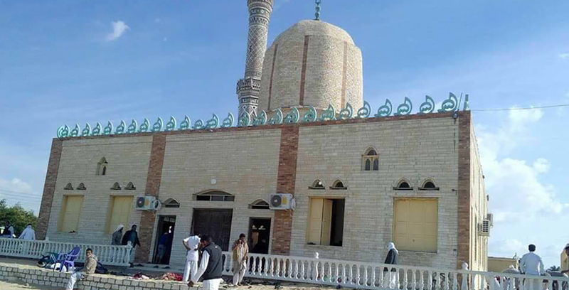 La moschea di al Rawda dopo l'attentato. (STRINGER/AFP/Getty Images)