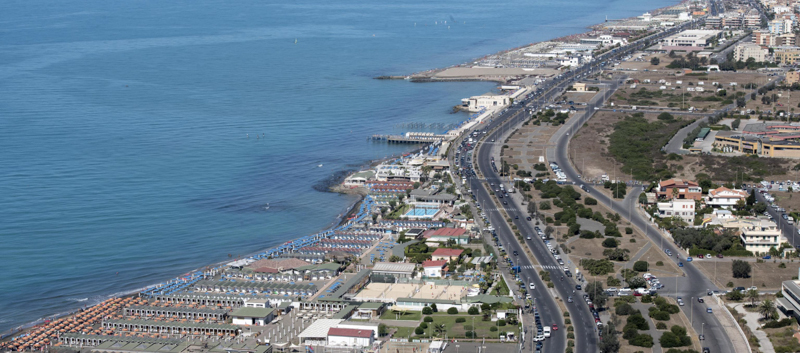 Una vista aerea di Ostia. (ANSA/CLAUDIO PERI)