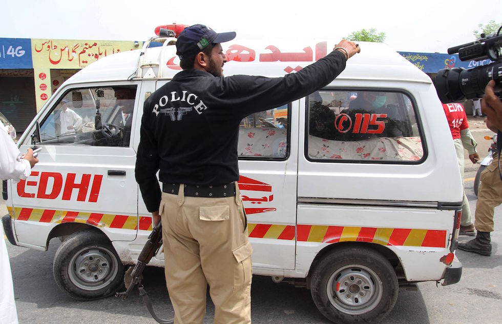 Foto di archivio: un agente di polizia a Multan
(SS MIRZA/AFP/Getty Images)