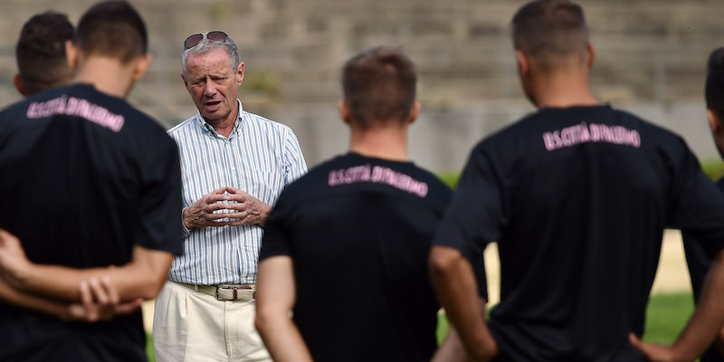 Maurizio Zamparini a colloquio con la squadra del Palermo (Tullio M. Puglia/Getty Images)