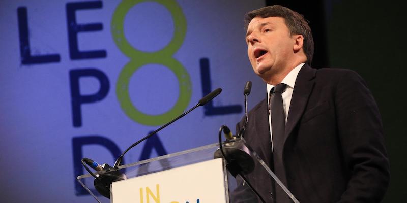Il segretario del Partito Democratico Matteo Renzi parla sul palco della Leopolda, a Firenze, il 26 novembre 2017 (ANSA/CLAUDIO GIOVANNINI)