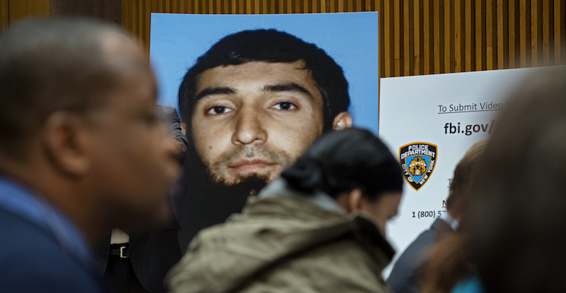Una foto di Sayfullo Saipov mostrata durante una conferenza stampa sull'attentato di New York
(AP Photo/Craig Ruttle)