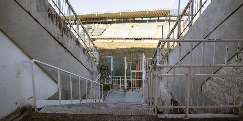 L'interno dello stadio Flaminio di Roma, in stato di abbandono da anni (ANSA/MASSIMO PERCOSSI)
