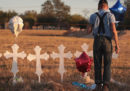 Perché tra i 26 morti della strage in Texas è stato contato anche un feto di otto mesi