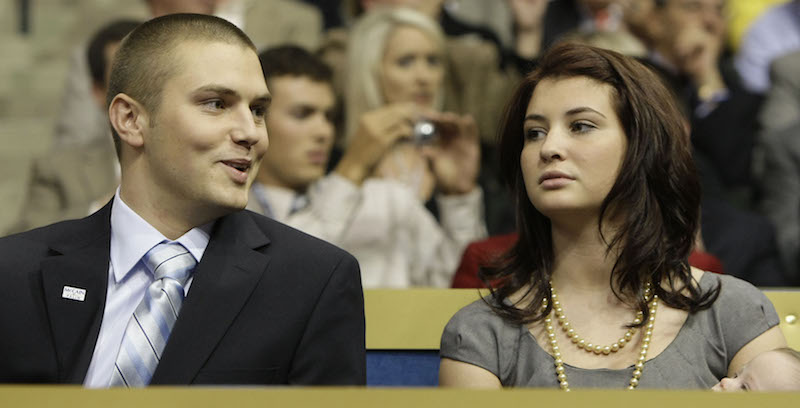 Track Palin e sua sorella Piper Palin nel 2008. (AP Photo/Charles Rex Arbogast)