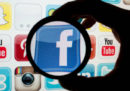 Un tribunale belga ha ordinato a Facebook di smettere di raccogliere dati sui suoi utenti
