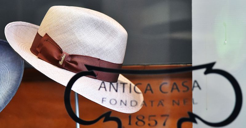Borsalino, la storica azienda di cappelli fallita lo scorso dicembre, è stata comprata all'asta dalla società di Philippe Camperio