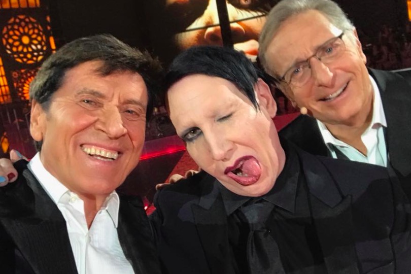 E ora esiste un selfie con Gianni Morandi, Paolo Bonolis e Marilyn Manson