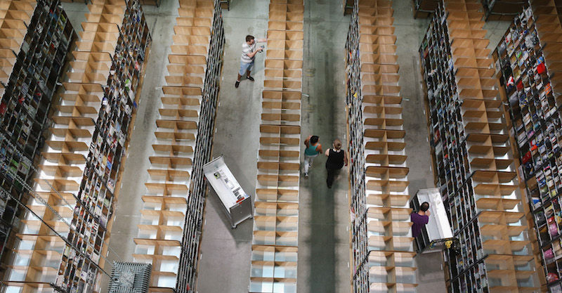 Un magazzino di Amazon a Brieselang, in Germania, nel 2014
(Sean Gallup/Getty Images)