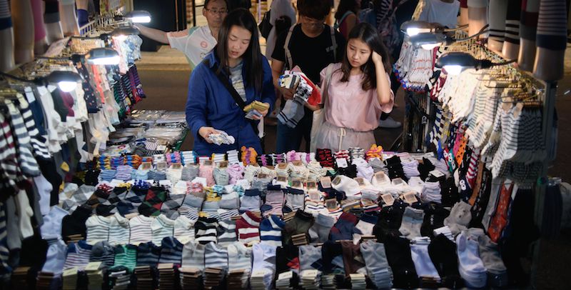 Una bancarella di calzini a Seul, nel 2015
(ED JONES/AFP/Getty Images)