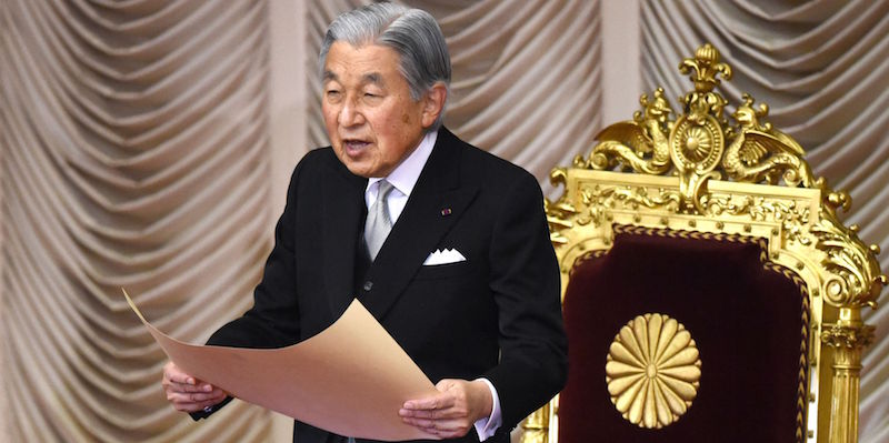 L'imperatore Akihito durante un discorso in parlamento nel novembre 2017 (KAZUHIRO NOGI/AFP/Getty Images)