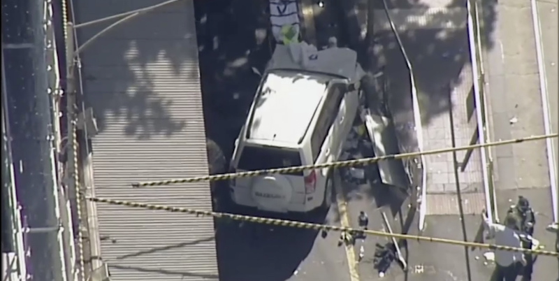 Il SUV bianco che ha investito la folla a Melbourne (Australian Broadcast Corp. via AP)