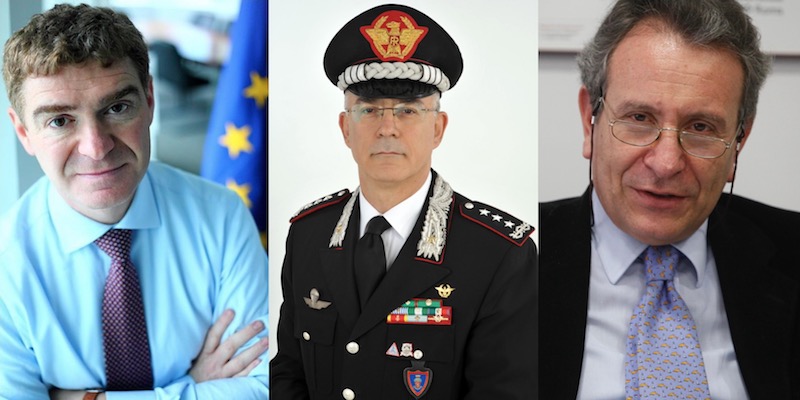 Da sinistra, Mario Nava,
 il generale Giovanni Nistri e Angelo Buscema (ANSA/UFFICIO STAMPA-ALESSANDRO DI MEO-CARABINIERI)