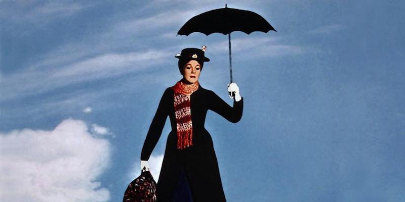 Una scena di "Mary Poppins", con l'ombrello con cui la tata vola