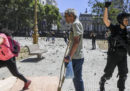 I violenti scontri tra manifestanti e polizia a Buenos Aires