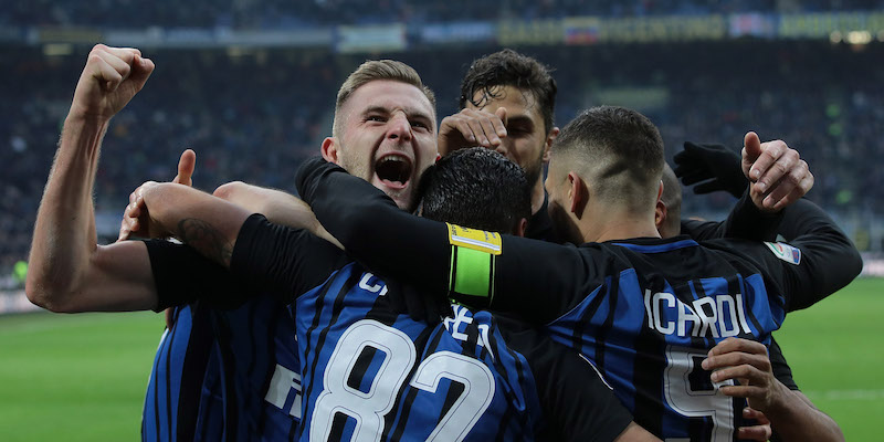 I giocatori dell'Inter festeggiano il terzo gol segnato al Chievo (Emilio Andreoli/Getty Images)