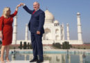 Politici in posa davanti al Taj Mahal
