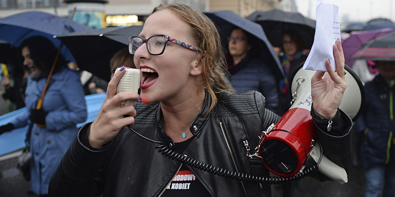 Protesta della donne per il diritto all'aborto, Varsavia, Polonia, ottobre 2017 (AP Photo/Alik Keplicz)