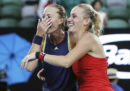 La tennista francese Kristina Mladenovic e l'ungherese Timea Babos hanno vinto la finale di doppio femminile degli Australian Open