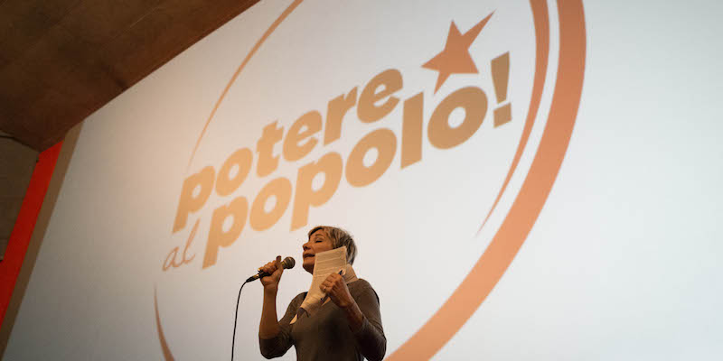 La giornalista e attivista Francesca Fornario alla presentazione di Potere al Popolo a Napoli. (ANSA)