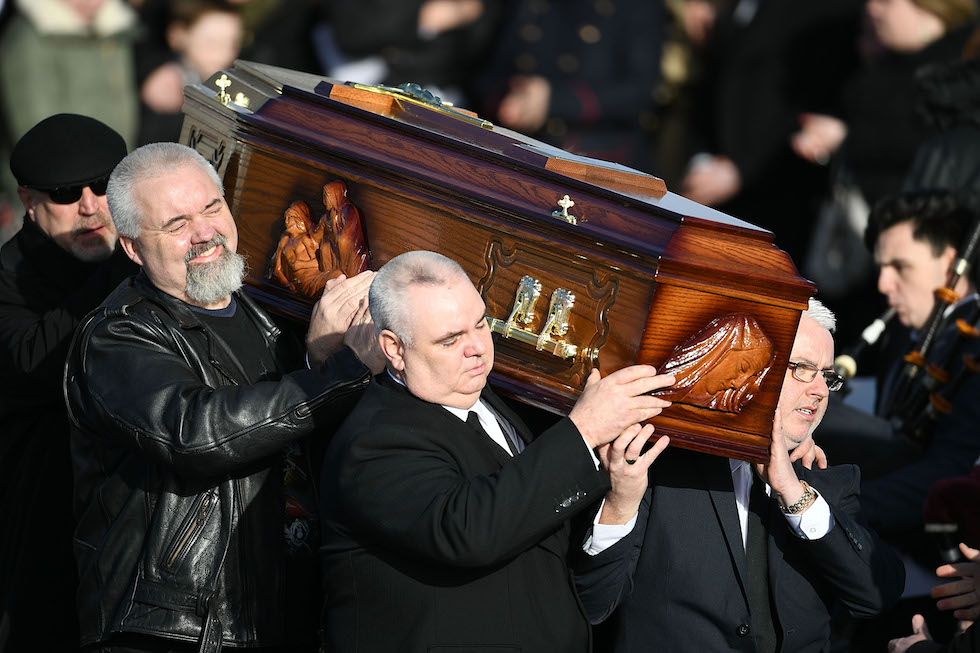 похороны известных людей. могила антона волошина. муслим магомаев похороны. похороны известных людей. евгений леонов похороны прощание.