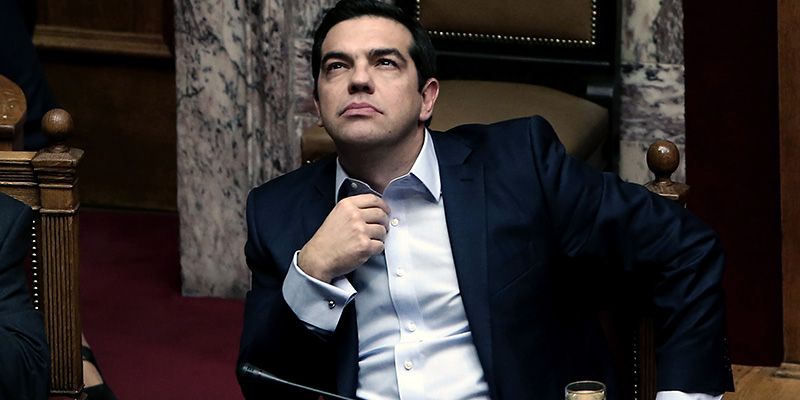 Alexis Tsipras al parlamento di Atene, 10 dicembre 2016
(ANGELOS TZORTZINIS/AFP/Getty Images)