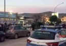 In provincia di Caserta un uomo si è suicidato dopo aver ucciso sua moglie e ferito cinque persone sparando da un balcone