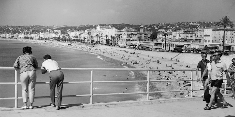La spiaggia di Nizza nel 1960
(Leonard G. Alsford/Fox Photos/Hulton Archive/Getty Images)