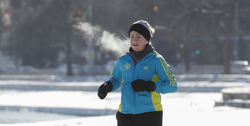 Una donna fa jogging in un parco di Chicago, Stati Uniti
(Kamil Krzaczynski/Getty Images)
